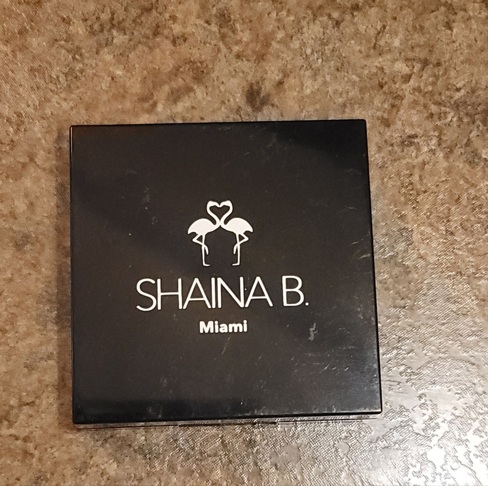 Shaina B. Eye Duo